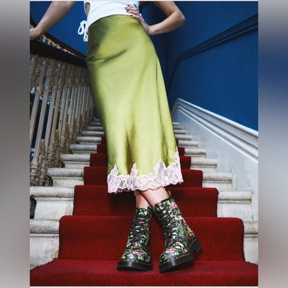 NEW Dr. Martens Women's 1460 Bloom Leather 8 Eye Boots, Black, Size 7 - Picture 3 of 9